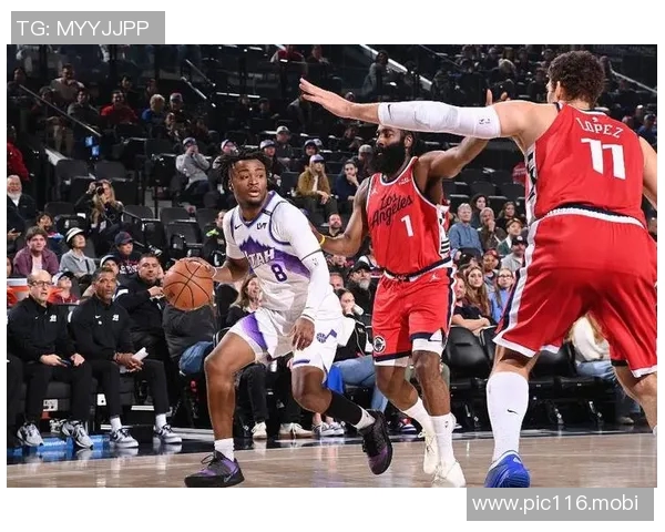 莱昂纳德狂轰41分8板4断！完爆爱德华兹 单核两连胜+连续31场20+